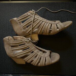 Soul Naturalizer Tan women's Sandals Size 9